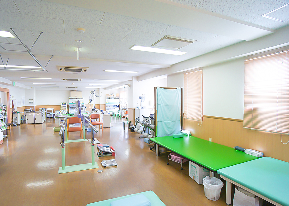 100㎡を超える広いリハビリテーション室